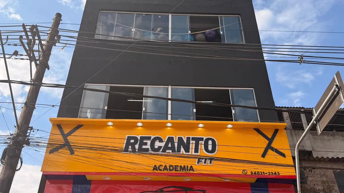 Fachada da Recanto Fitness na Avenida Bento Guelfi